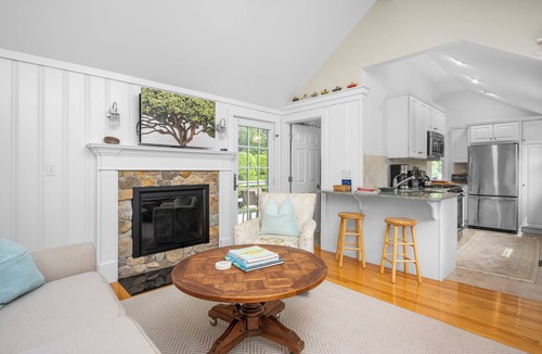 Osterville Cottage | Charming cottage near Osterville Village and Dowses beach RPMS094