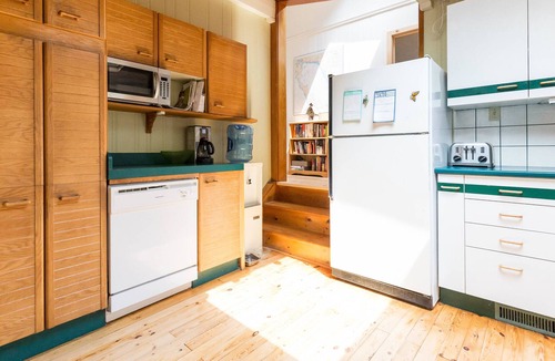 Georgian Bay Cottage | Charming Cottage on Gloucester Pool w/ Firepit, Sauna, Disc Golf Course & more!