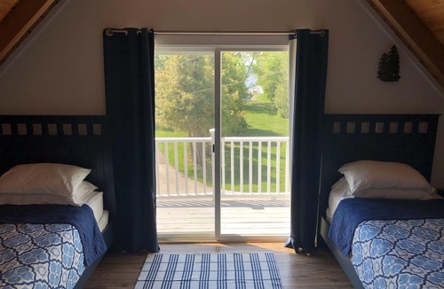 Oden Cottage | Charming cottage on Crooked Lake - the ideal retreat for families & friends!