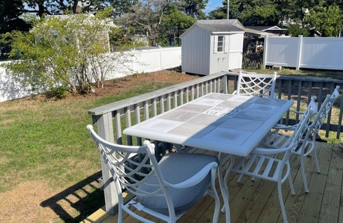 Seconsett Island Cottage | Charming cottage on Seconsett Island, Mashpee with water views of Waquoit bay.