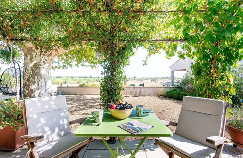 Jonquieres Apartment | Charming cottage on the ground floor renovated in a Provencal farmhouse 14m pool