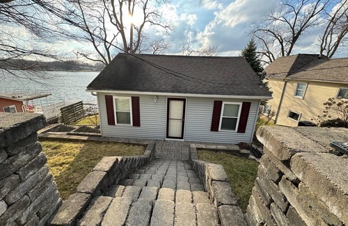 Monticello House | Charming Cottage on Lake Shafer-optional Pontoon! Screened gazebo and swim deck!