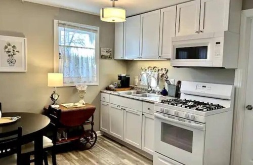 Shorewood Cottage | Charming cottage steps from lake, shops & more!
