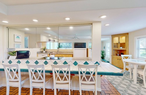 Naples Park Cottage | Charming Cottage Steps from Beach - Dog-Friendly with Bikes & Beach Gear