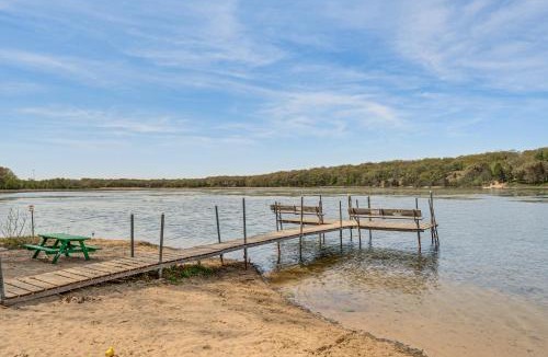 Elkhorn House | Charming Cottage: Steps to Lake Wandawega!