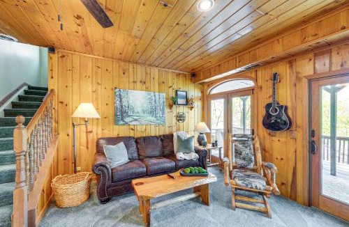 Elkhorn House | Charming Cottage: Steps to Lake Wandawega!