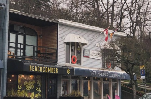 Gibsons Cottage | charming cottage suite perched just above the heart of Lower Gibsons