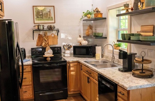 Andover Cottage | Charming cottage nestled in the majestic mountains of Big Stone Gap,Virginia