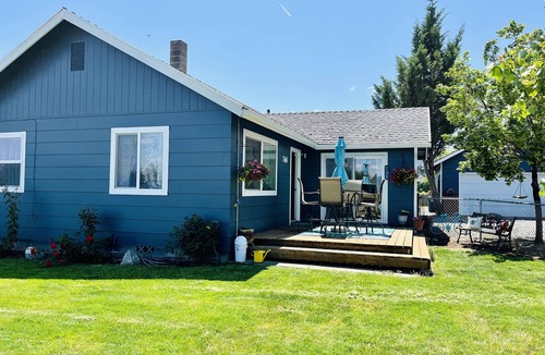 Medford Cottage | Charming Cottage near historic Jacksonville. Wi-Fi, fenced pet area.