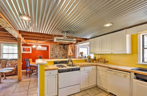 Foxfire Estates Cottage | Charming Cottage w/Deck in Blue Ridge!