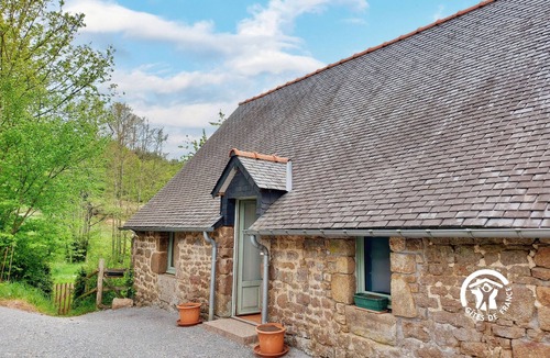 La Pellerine Cottage | Charming Cottage with Terrace Overlooking Stream and Hills, Near Fougères and Mont Saint-Michel