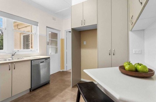 Braddon House | Charming Cottage | Walk to City, Floriade & Eat Street