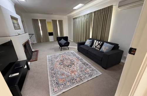 Braddon House | Charming Cottage | Walk to City, Floriade & Eat Street