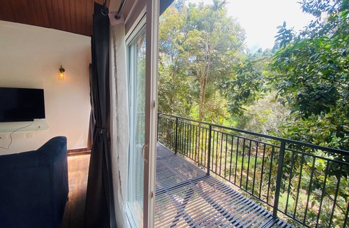 Vayittiri Cottage | Charming cottage with River view and Jacuzzi