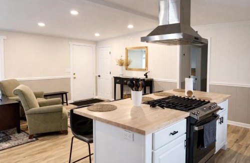 Rehoboth Beach House | Charming Cottage with Fenced Backyard Pet Friendly