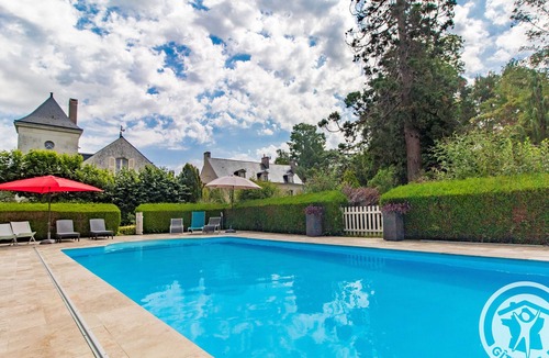 La Menitre Cottage | Charming Cottage with Heated Pool, Near Loire River, 2BR, Wi-Fi, Parking