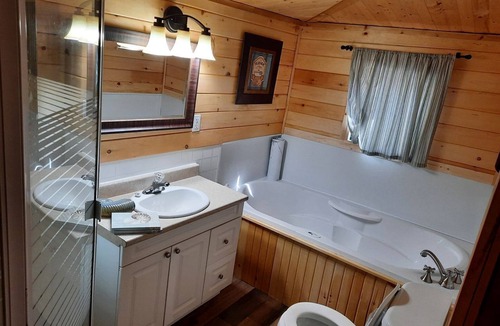 Nipissing Cottage | Charming Cottage With Breathtaking Views of Lake Nipissing, Ontario