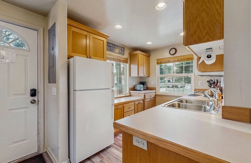 McCall Cottage | Charming cottage with deck, yard & firepit - walk to lake & downtown