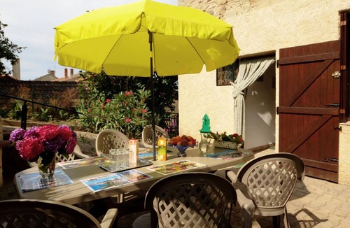 Bussieres Cottage | Charming Cottage with Terrace and Garden, Pets Welcome