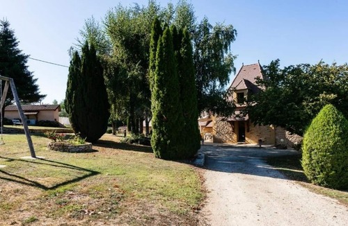 Le Bugue Cottage | Charming Cottage with Shared Heated Pool, Near Bugue, Dordogne