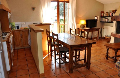 Maringes Cottage | Charming cottage with fireplace and enclosed garden near Chazelles-sur-Lyon