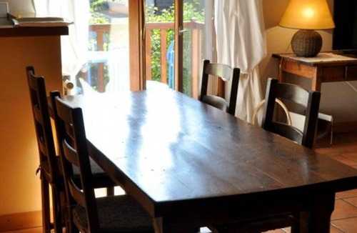 Maringes Cottage | Charming cottage with fireplace and enclosed garden near Chazelles-sur-Lyon