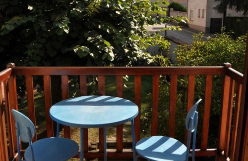 Maringes Cottage | Charming cottage with fireplace and enclosed garden near Chazelles-sur-Lyon