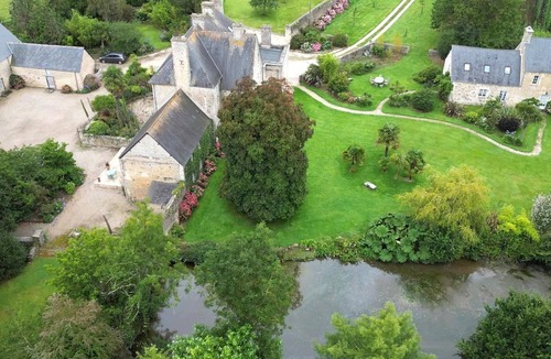 Valognes Cottage | Charming cottage with garden, pets allowed, parking and WiFi