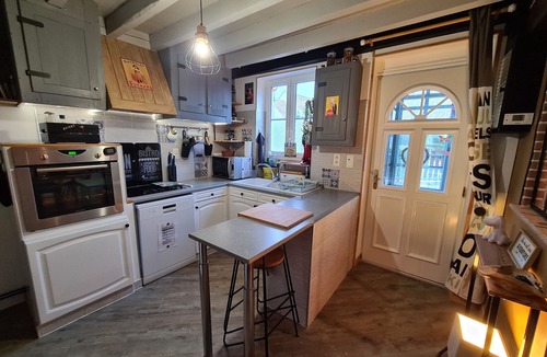 Sigloy Cottage | Charming Cottage with Garden in Loire, Near Châteaux, Pets Welcome