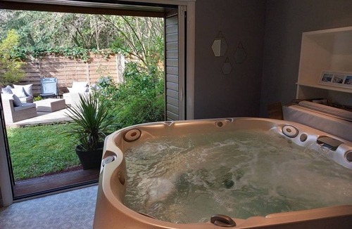 Vinon Cottage | Charming Cottage with Spa, Billiards, Garden and Ping-Pong