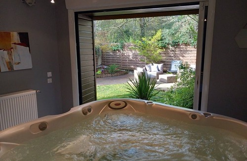 Vinon Cottage | Charming Cottage with Spa, Billiards, Garden and Ping-Pong
