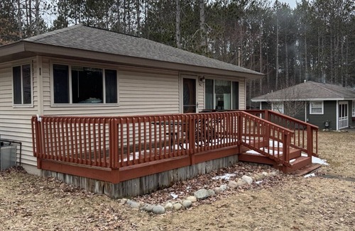 Higgins Lake Cottage | Charming Cottage with AC 2 minute walk from Higgins Lake!