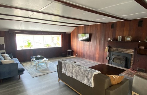 Greenport West House | Charming, cottage with gorgeous views of Peconic Bay within a private marina.