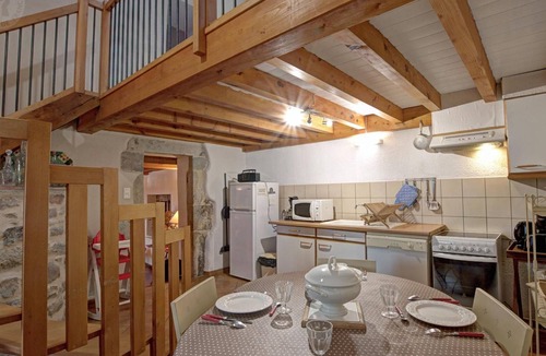 Veranne Cottage | Charming Cottage with Wifi and Fireplace in Véranne
