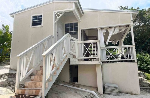 Welchman Hall Cottage | Charming cottage with WiFi and AC in adorable Blunts