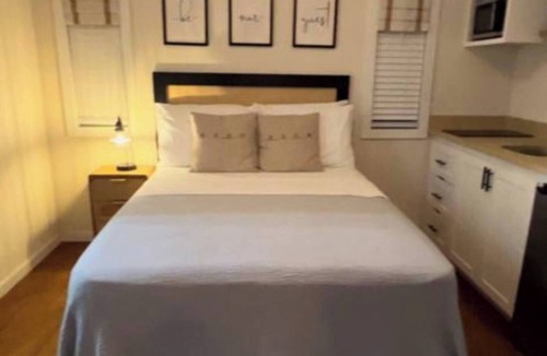 Welchman Hall Cottage | Charming cottage with WiFi and AC in adorable Blunts