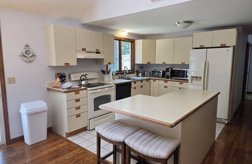 Marstons Mills House | Charming Cotuit Home, JUST REDUCED.n400.00 per night-Small Pet OKnSleeps 8.