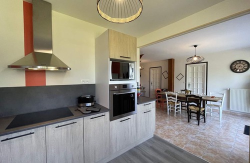 Saligny-sur-Roudon Cottage | Charming countryside retreat with private terrace