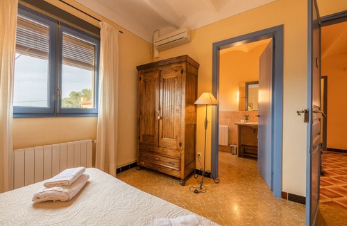 Pujals dels Cavallers Cottage | Charming country house in the countryside with large garden and pool