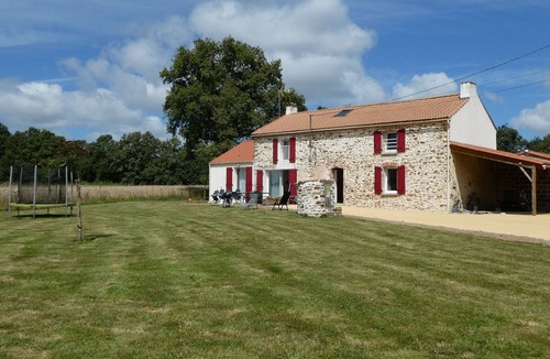 La Roche-sur-Yon Cottage | Charming Country House with Large Garden, Terrace, and Trampoline