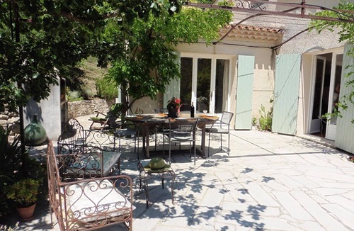 Pierrevert House | Charming country house with garden