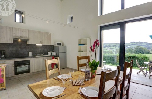 Saint-Heand Cottage | Charming countryside house with garden, pets allowed