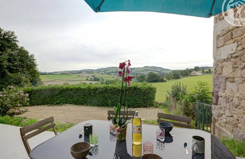 Saint-Heand Cottage | Charming countryside house with garden, pets allowed