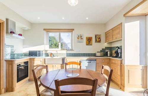 Marcilly Cottage | Charming countryside house with large green area