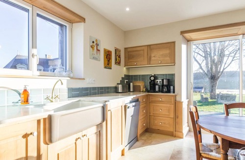 Marcilly Cottage | Charming countryside house with large green area
