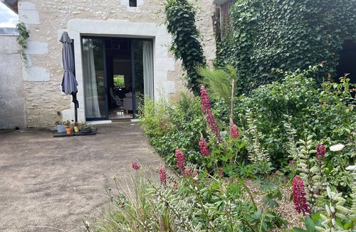 Mayet Cottage | Charming Countryside Retreat Near 24H Circuit and Loire Castles, Perfect for Nature Enthusiasts