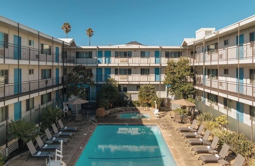 Corte Madera Hotel | Charming Couple Suite | Outdoor Pool | Free Parking | BBQ Area | Courtyard