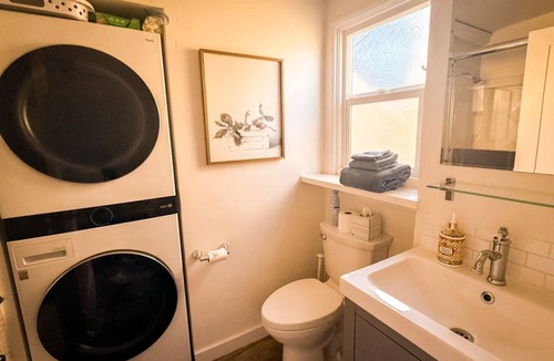 Concord House | Charming Courtyard Cottage | Private Patio | Fire Table | BBQ