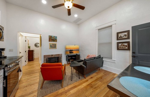 Iron Horse House | Charming & Cozy/1 BR 1 BA/Historic Duplex