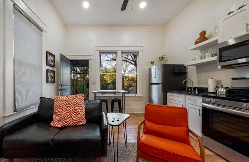 Iron Horse House | Charming & Cozy/1 BR 1 BA/Historic Duplex
